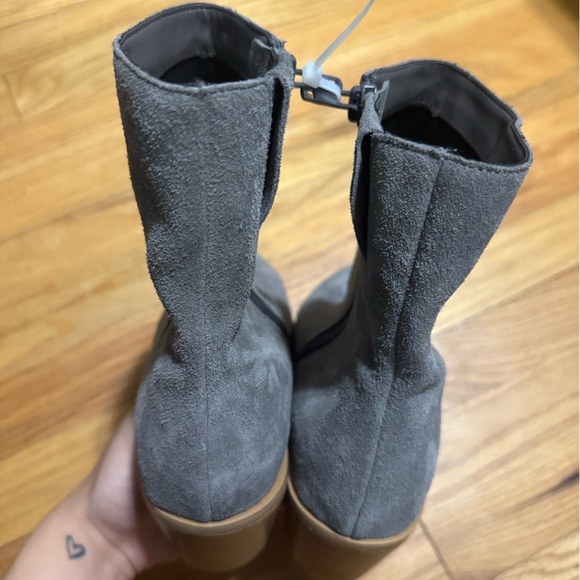 Lisa Vicky | Sunny-V Pointed Toe Bootie - Picture 6 of 6